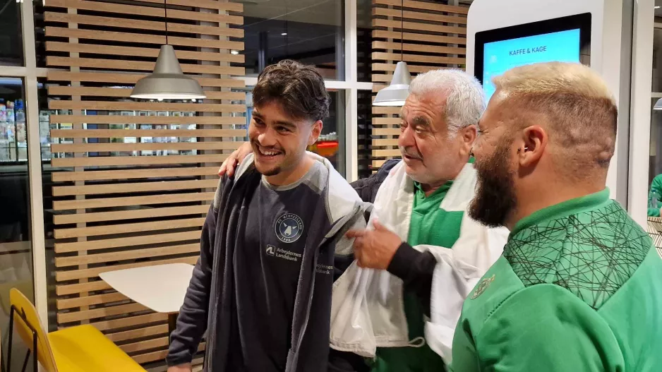 Burger και φώτο με... αντίπαλο!