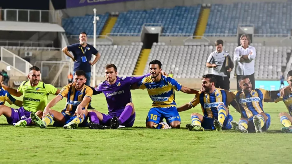 (Βίντεο/Φώτος) Ο Σα Πίντο... απόλαυσε το "πάρτι" παικτών-κόσμου!