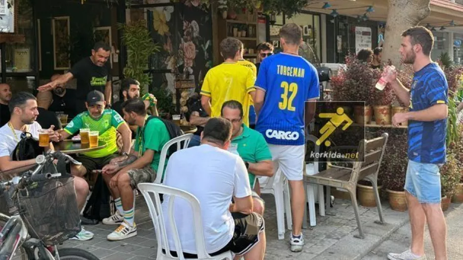 Φώτος kerkida/Δίπλα-δίπλα και... μαζί οι οπαδοί ΑΕΚ και Μακάμπι!