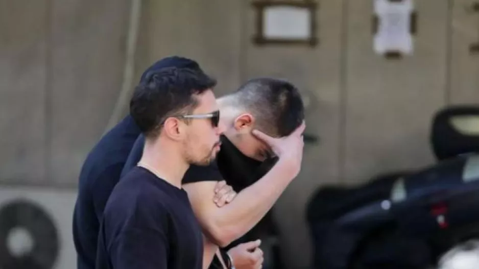 Χαμός έξω από τα δικαστήρια όταν έφτασαν οι Κροάτες χούλιγκαν