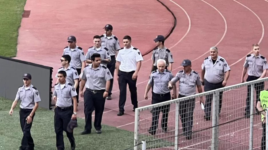 Παίρνουν θέση οι Αστυνομικοί στο Dinamo Arena (φώτος)