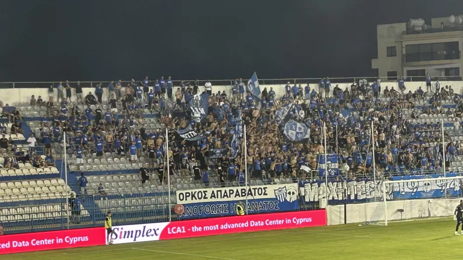 Μπλε και κίτρινο τα πέταλα 