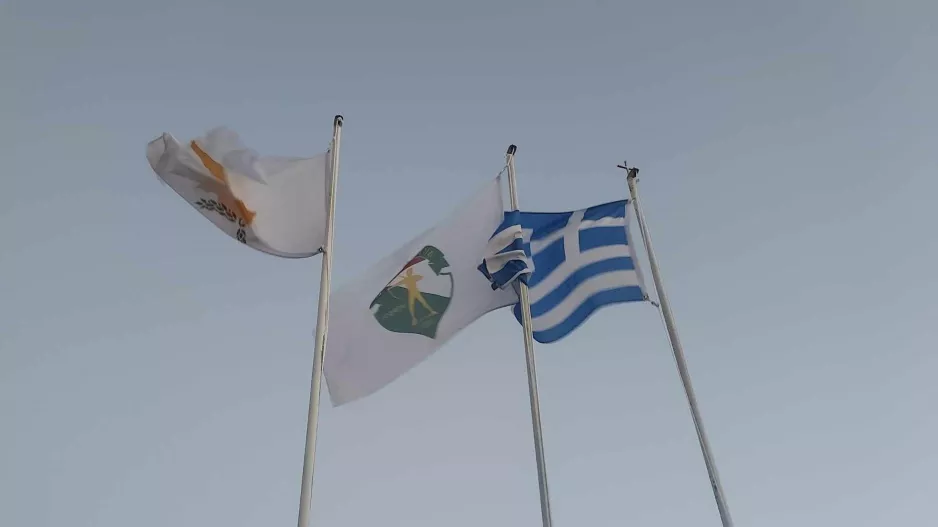 Κρατάει αναμμένη τη φλόγα της επιστροφής
