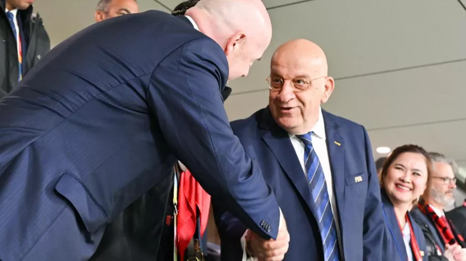 Στην Αυστραλία ο Κούμας 