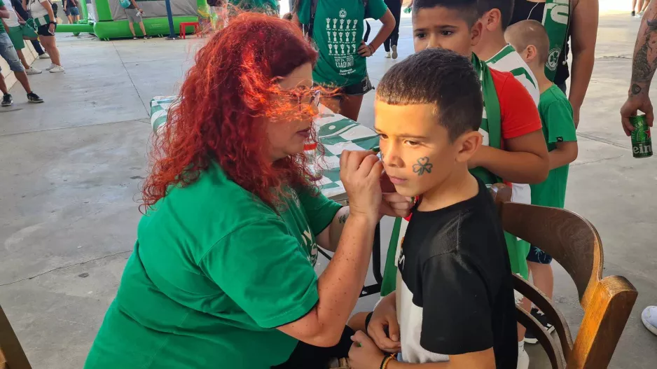Μουσική, φουσκωτό και face painting 