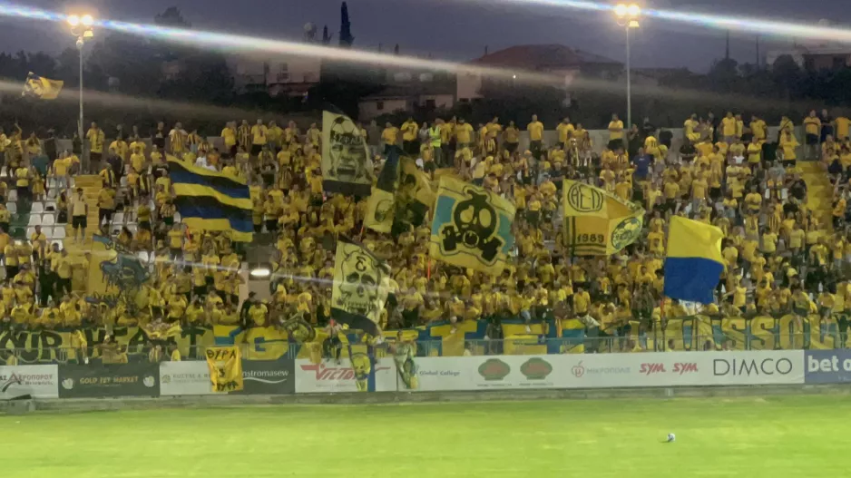 Ξεσήκωσαν την Περιστερώνα οι ΑΕΛίστες (φώτος & βίντεο)