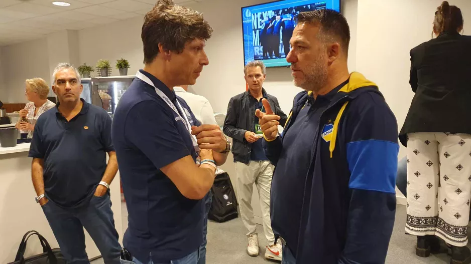Χωρίς μετάφραση ο Vanhaezebrouck, ζήτησε εξηγήσεις το ΑΠΟΕΛ και οι δημοσιογράφοι
