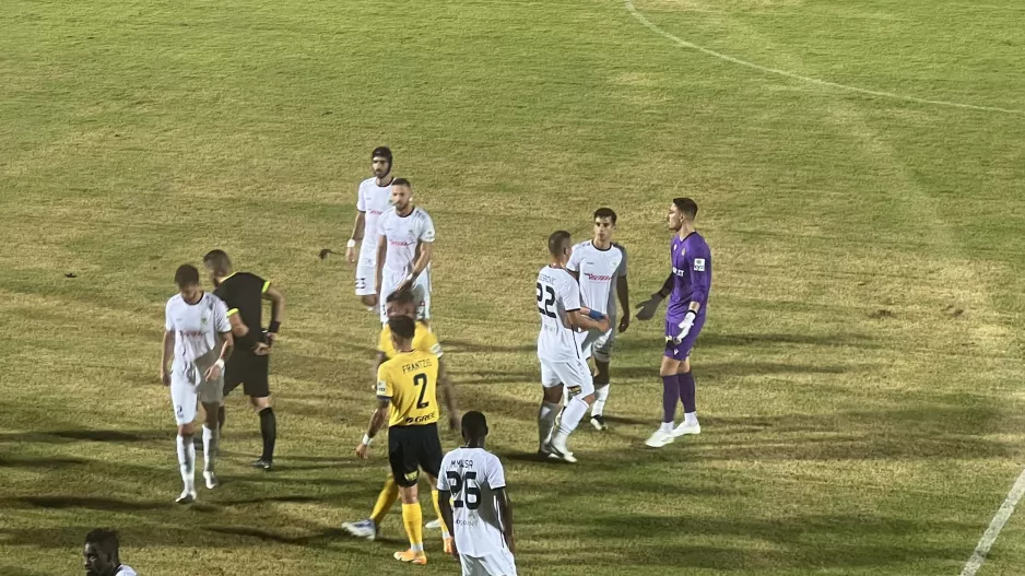 Με 10 η ΑΕΛ μετά από onfield review