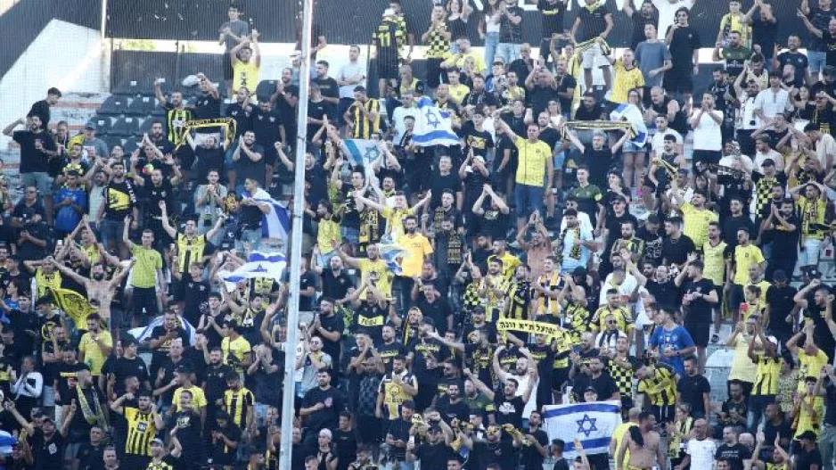 Συλλήψεις οπαδών της Μπεϊτάρ - Πετούσαν πυροτεχνήματα έξω από το ξενοδοχείο του ΠΑΟΚ!