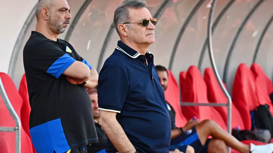 Δίπλα στους παίκτες