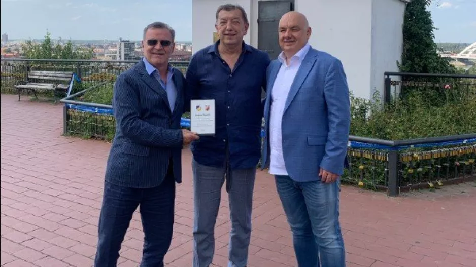 Το γεύμα των Σέρβων στο ΑΠΟΕΛ - Επίτιμος καλεσμένος ο Τόζα!