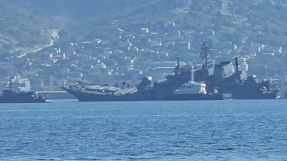 Σοβαρές ζημιές σε πλοίο του Βόρειου Στόλου της Ρωσίας από επίθεση με drones σε δύο λιμάνια - Βίντεο