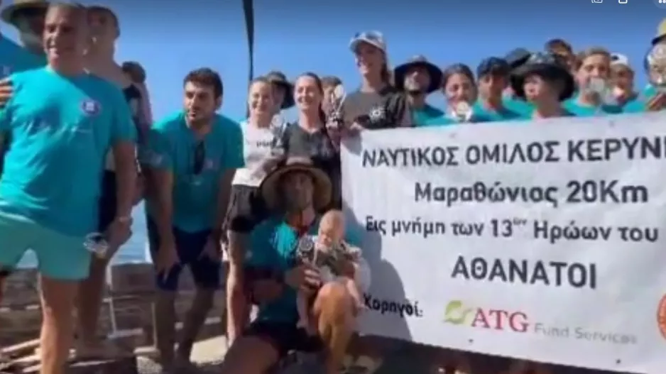 ΦΩΤΟΣ / Τίμησαν τη μνήμη των 13 θυμάτων στο Μαρί με κανό καγιάκ