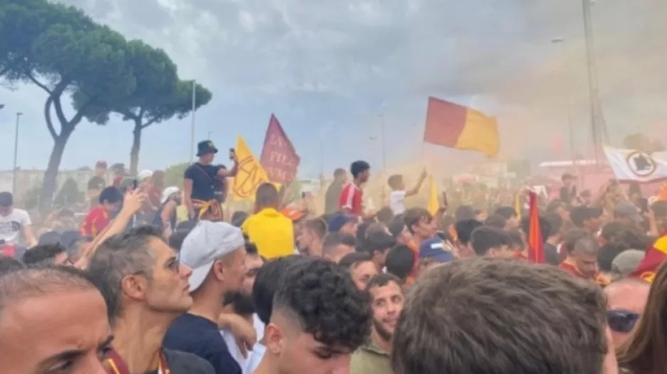 Περίπου 5000 αποθέωσαν Λουκάκου! (βίντεο)