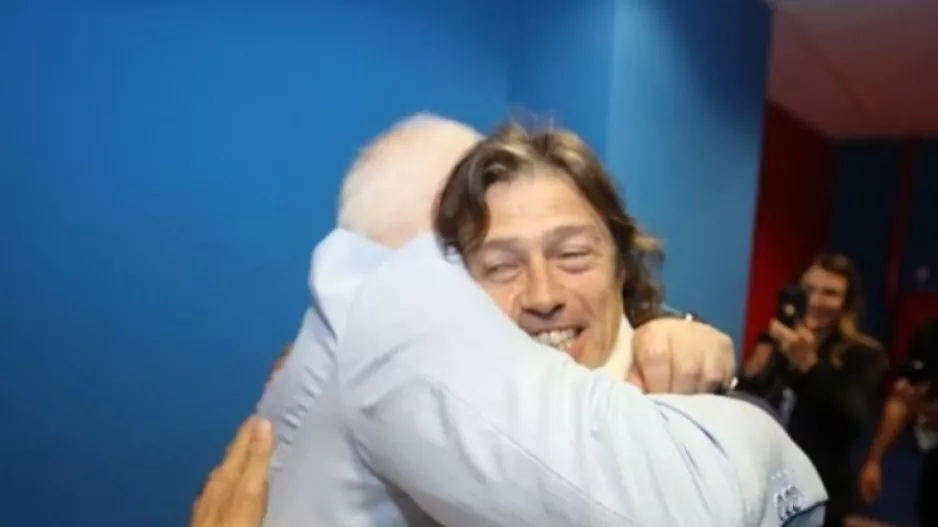 Η αγκαλιά του Μελισσανίδη στον Αλμέιδα!