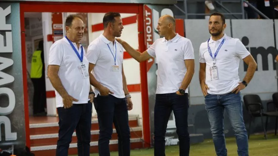 "Χ" ο Μάκης