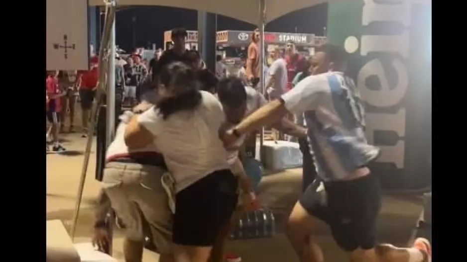 Απίστευτο ξύλο μεταξύ οπαδών στο Ντάλας - Ίντερ Μαϊάμι όσο ο Μέσι... μάγευε! (βίντεο)