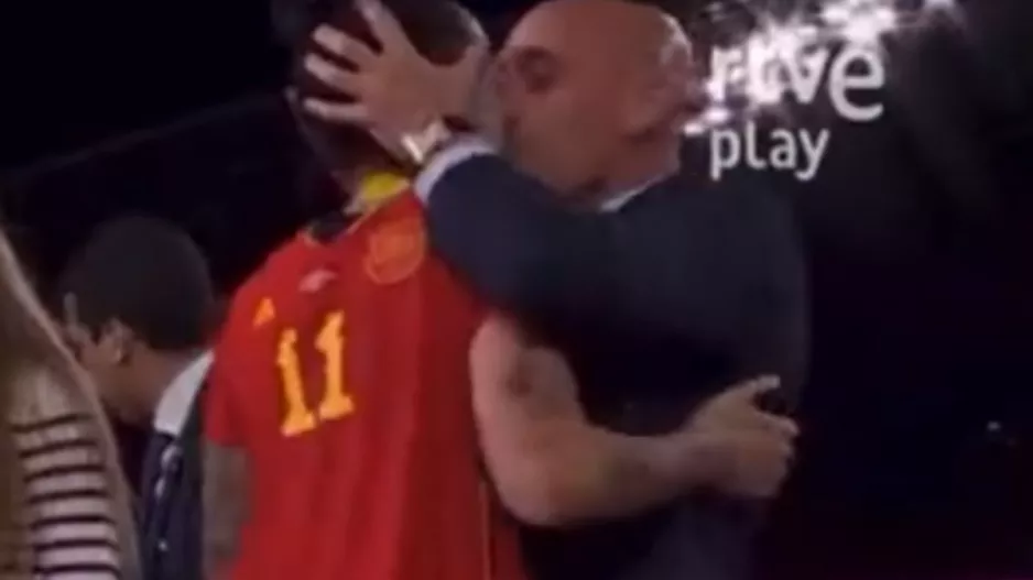 Η FIFA έπαψε τον Ρουμπιάλες προσωρινά από τα καθήκοντά του