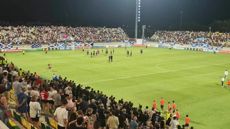 Αρένα ή  Hampden Park;