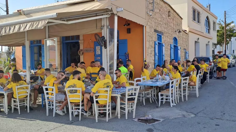 Pregame... στην ταβέρνα οι ΑΕΛίστες! (φώτος)