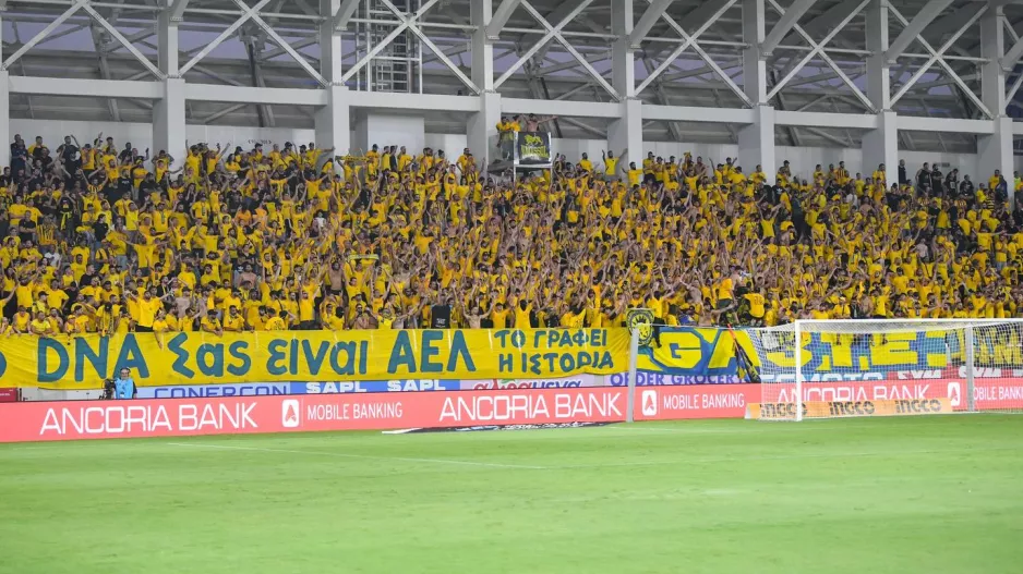 Παρέμβαση ΑΕΛιστών/Η εμφάνιση, η παράσταση, ο Κούμας και ο Σόφο