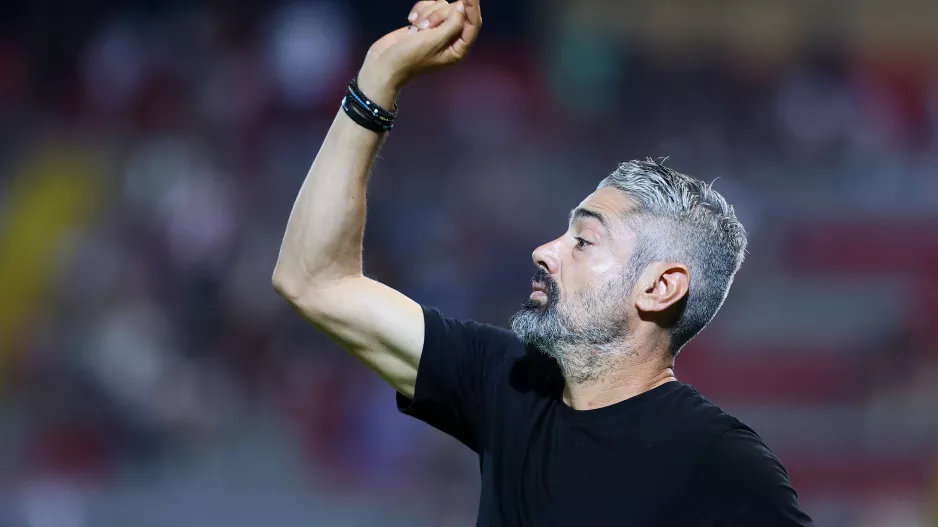 Διαφορετικά 