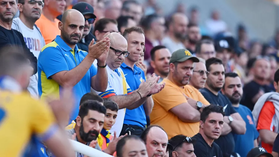 ΑΠΟΕΛ: Βγήκαν και... εξαφανίζονται τα "χαρτάκια" για ΠΑΠ