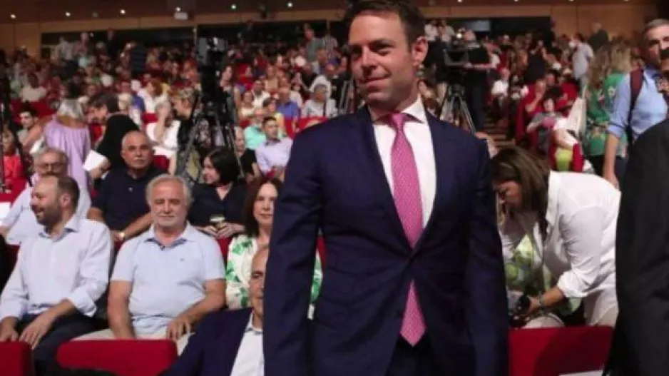 Ο Κασσελάκης δικαιολογεί τη γκάφα για τα Κατεχόμενα - "Ήμουν κουρασμένος, θέλω εξάσκηση στα ελληνικά"