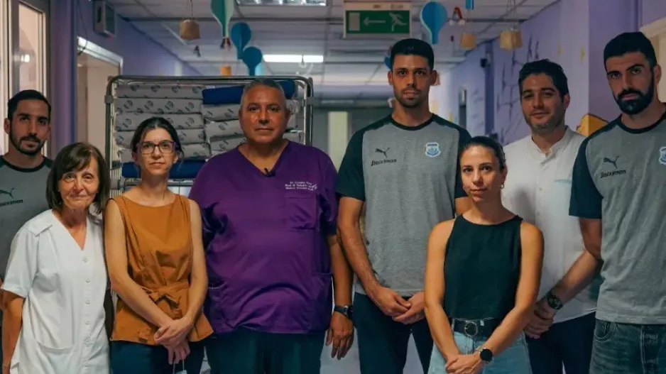 Απόλλων/Επίσκεψη στο Παιδοογκολογικό τμήμα: "Οι πραγματικοί MVP στον αγώνα της ζωής" (Βίντεο/Φώτος)