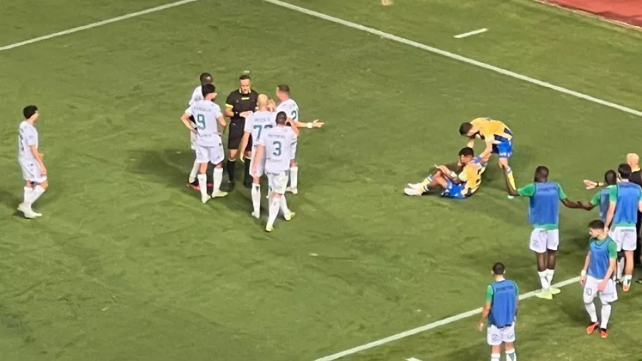 Κόκκινη και ο Σίμιτς - Με εννέα... και οι δύο ομάδες!