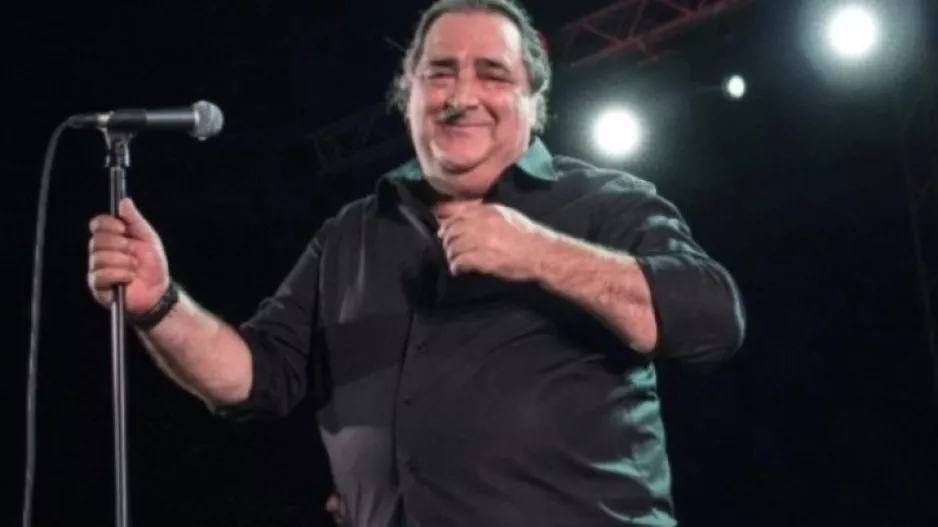 Ο Βασίλης Καρράς δίνει τη μάχη του: «Παλεύει και αναρρώνει, οι γιατροί είναι αισιόδοξοι»