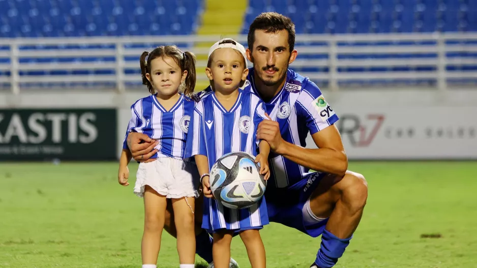 ΩΡΑΙΟ σκηνικό με Spirovski