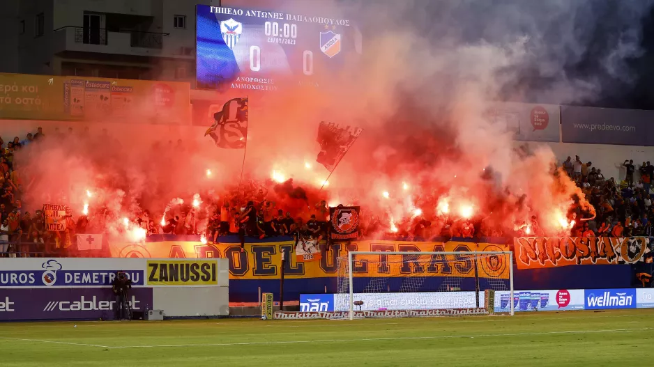 (Φωτορεπορτάζ) Ο κόσμος του ΑΠΟΕΛ 
