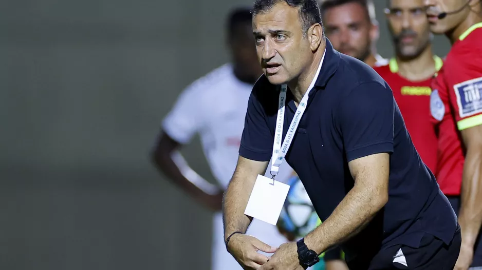 Ζητά αντίδραση 
