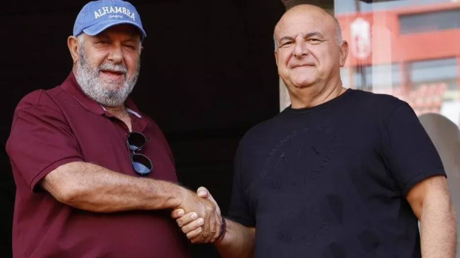 Έδωσαν τα... χέρια!