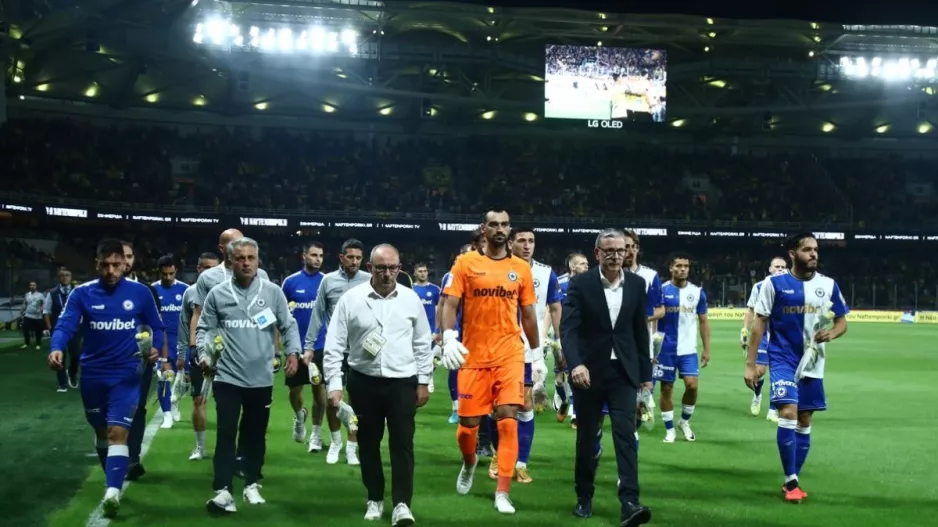 Οι παίκτες των Περιστεριωτών άφησαν λουλούδια στην μνήμη του Μιχάλη