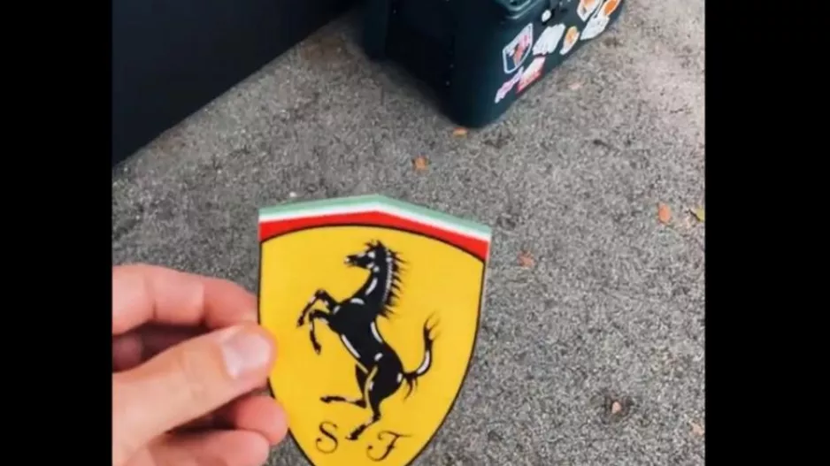Ferrari και Red Bull συνέχισαν το beef με τα αυτοκόλλητα και στο GP της Σιγκαπούρης