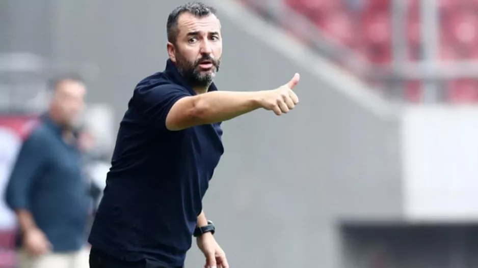 Μαρτίνεθ: «Να κάνουμε γερή και δυνατή τη “γέφυρά” μας γιατί οι άλλοι θέλουν να την γκρεμίσουν»