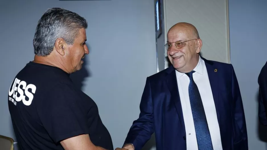 Λίγες ώρες μετά την επιστολή... τοποθέτηση Καραβίδα/'Εν συμφωνώ με τον Κούμα" 