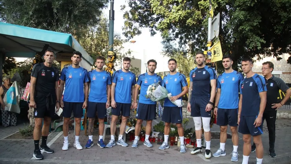 Τζαβέλλας: "Όλη η Ελλάδα μπλε, Μιχάλη μάγκα ζεις"