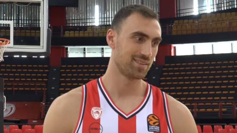 Μιλουτίνοβ: "Θα κάνω τα πάντα για να χαροποιήσω τους φιλάθλους του Ολυμπιακού"