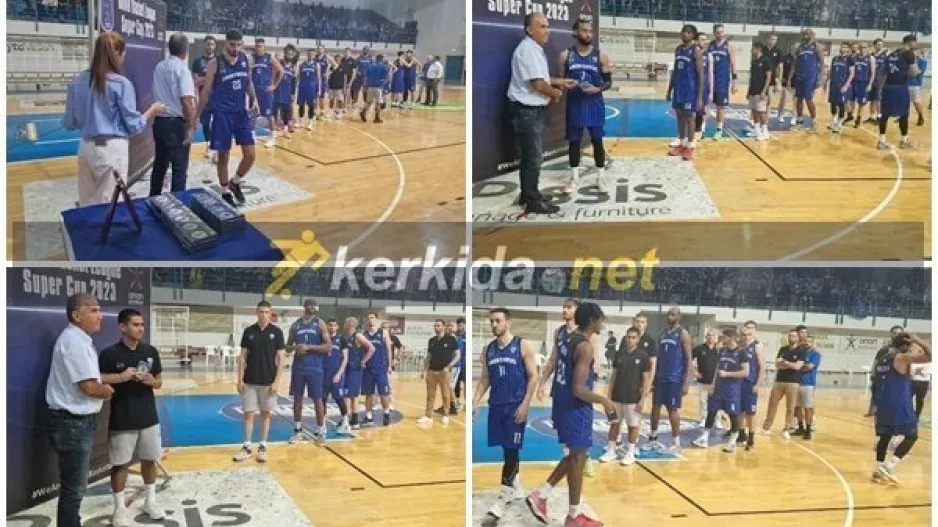 Η απονομή στους παίκτες της Ανόρθωσης (Φώτος)