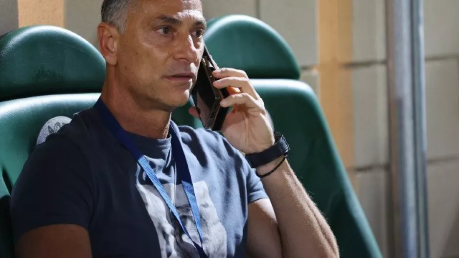 Στο κινητό ο πρόεδρος