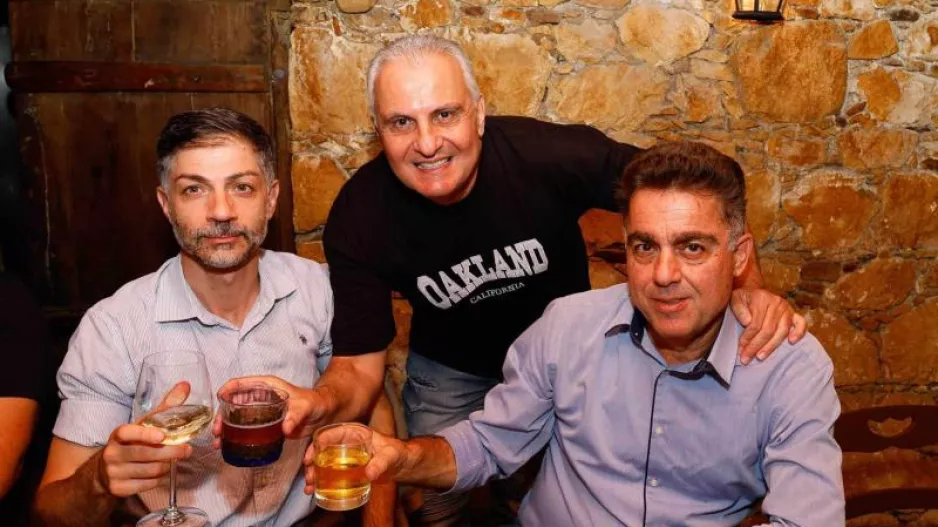 Cheers με Ανδρέα και Ανδρόνικο