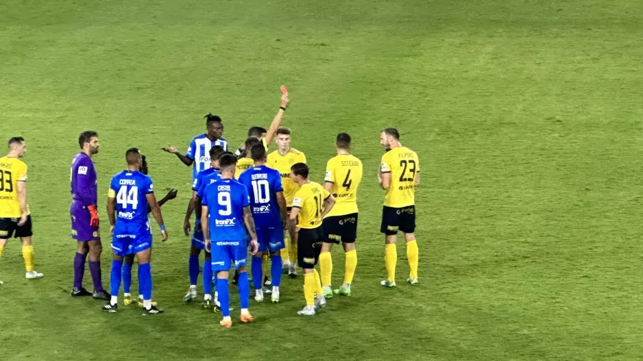 Αποβλήθηκε μέσω on field review ο Φιλίποβιτς, κίτρινη σε Τσίκο από τον Καρβάλιο (φώτος)