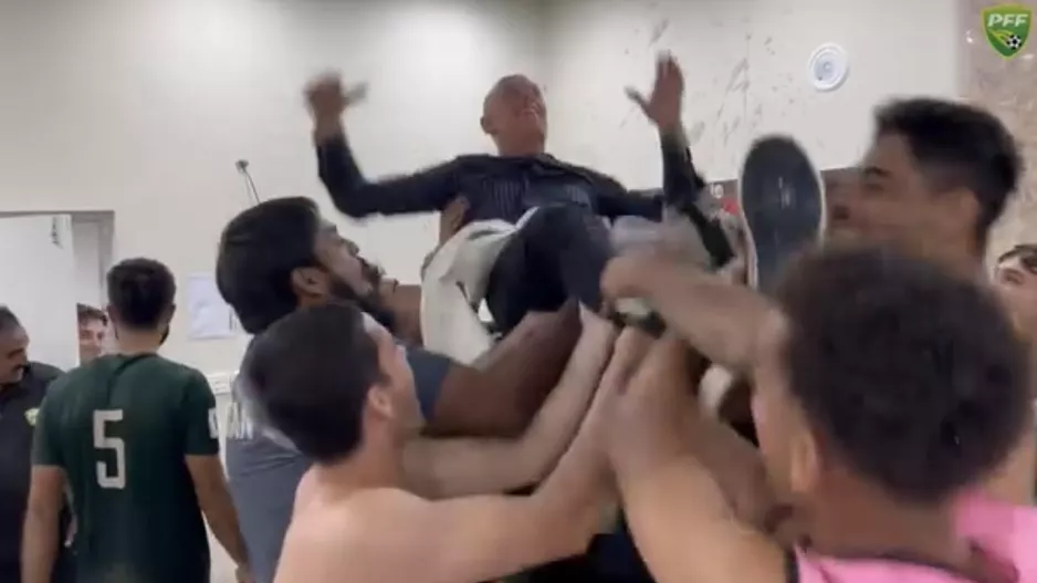 Χαμός στα αποδυτήρια στον “αέρα” ο Στηβ (βίντεο)