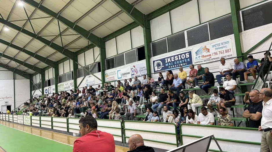 Αρκετός κόσμος στην πρώτη 