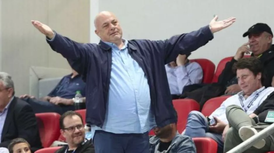 «Δεν είναι ομοφοβικός ο πατέρας μου - Ο παππούς μου ήταν ΚΚΕ» λέει η κόρη του Αχιλλέα Μπέου