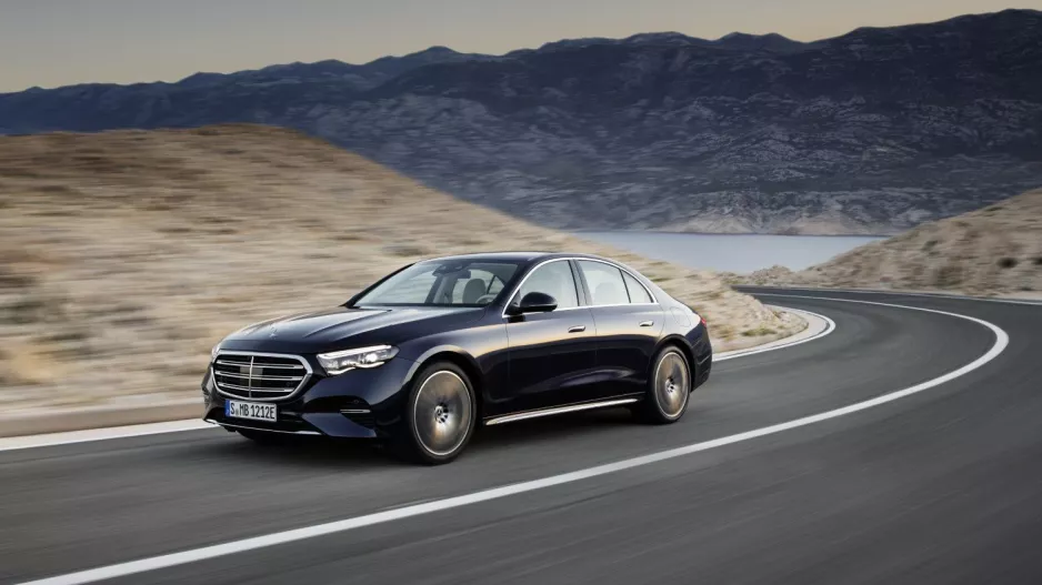 H νέα Mercedes-Benz E-Class δίδει συνέχεια στην ιστορική επιτυχία του μοντέλου