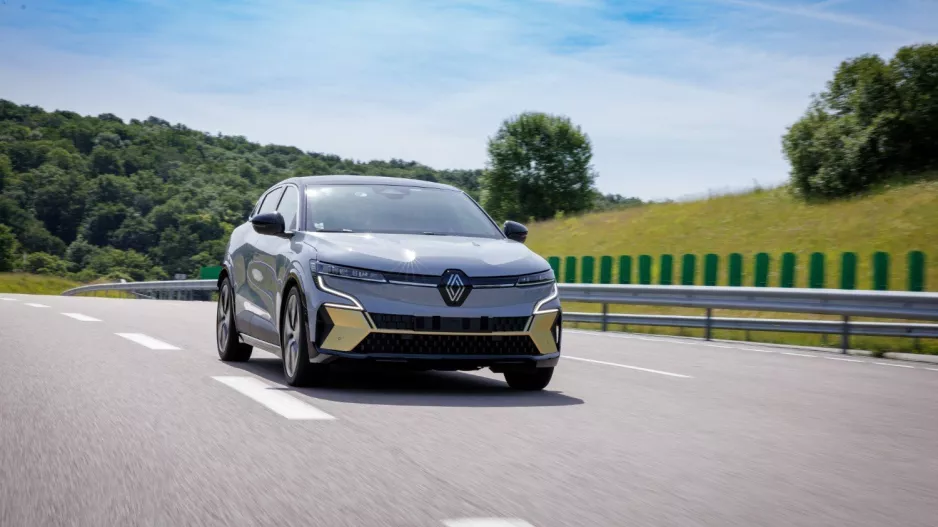 Το νέο ηλεκτρικό Renault Megane βρίσκεται στους εκθεσιακούς χώρους του Ομίλου Πηλακούτα 